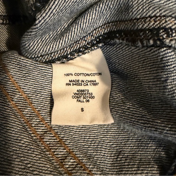 Gap 1969 Medium Wash Distressed Denim Trucker Jacket 2006 - Picture 7 of 8